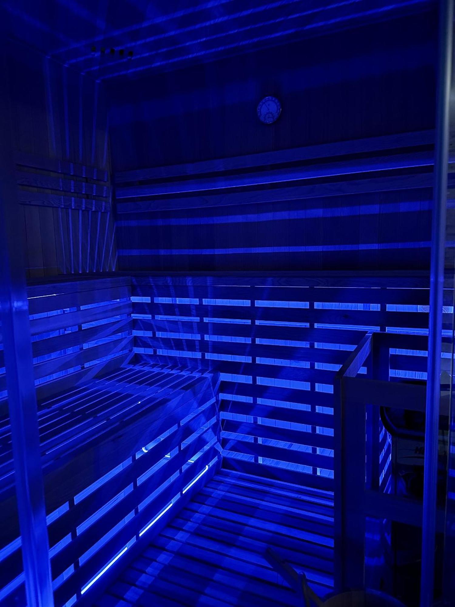 Grosszuegige Und Romantische Wellnessoase Mit Privater Sauna In Ruhiger Lage Daire Karlsbad Dış mekan fotoğraf